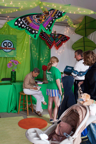 Gail signing in Tucson